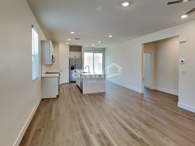 Foto del edificio - 842 English Primrose St