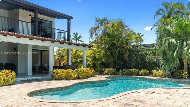 Foto del edificio - 7536 W Treasure Dr