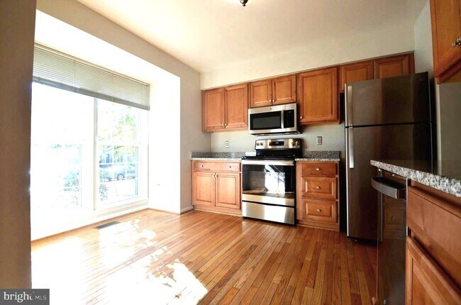 Foto del edificio - 5676 Ridge View Dr