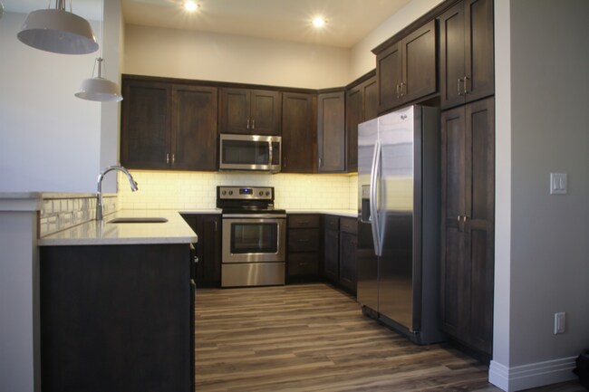 Foto del edificio - 218 E 7th St