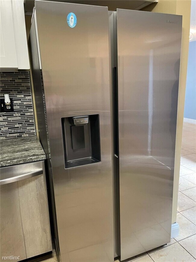 Foto del edificio - 3 br, 2 bath House - 11500 SW 2nd St Apt 102