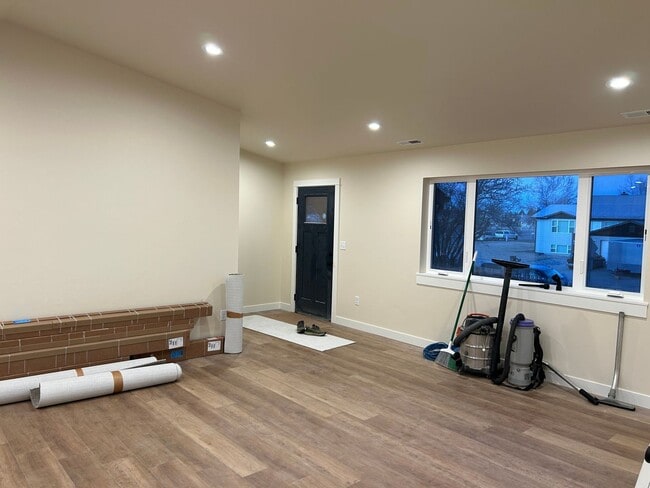 Building Photo - 306 N 21st Ave