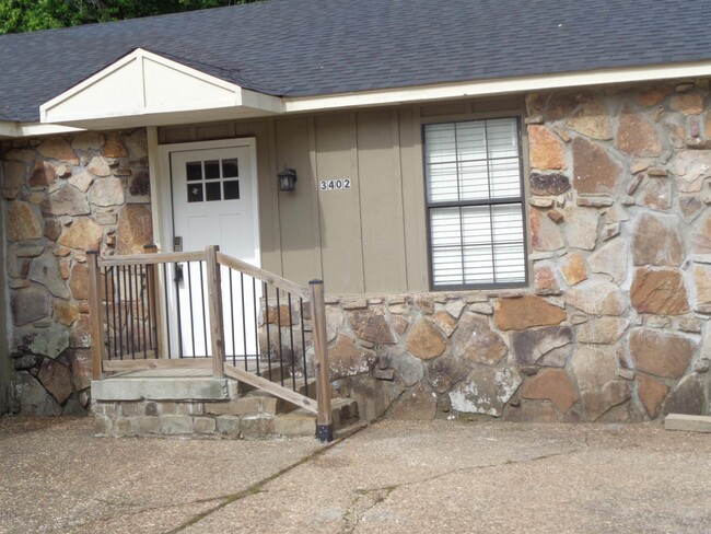 Building Photo - 3402 Lehigh Dr