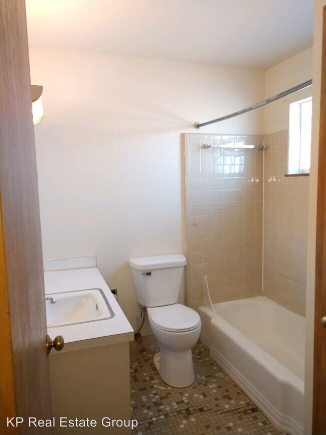 Foto del edificio - 1 br, 1 bath Apartment - 5827 N Meadows Blvd