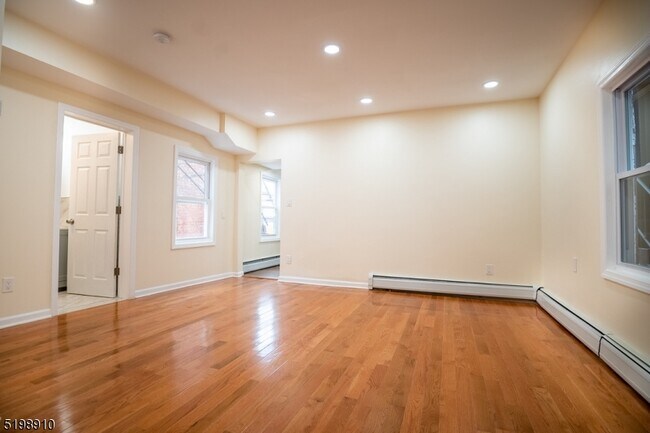 Building Photo - 30 Elm St