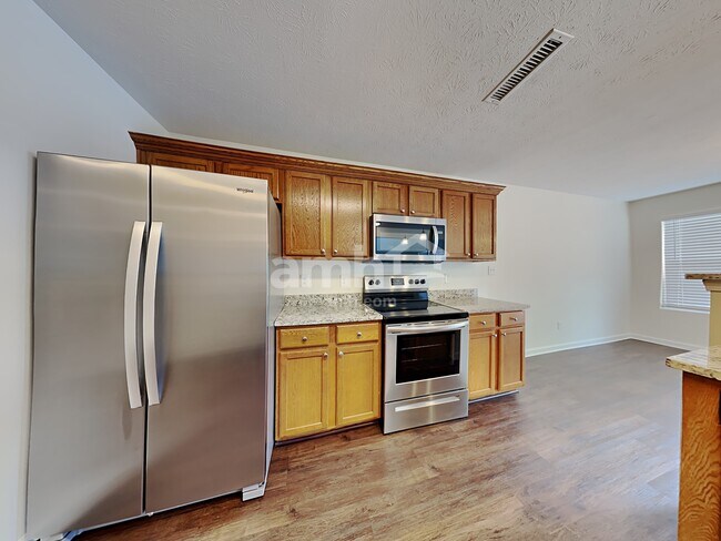 Foto del edificio - 15518 Farmland Ct