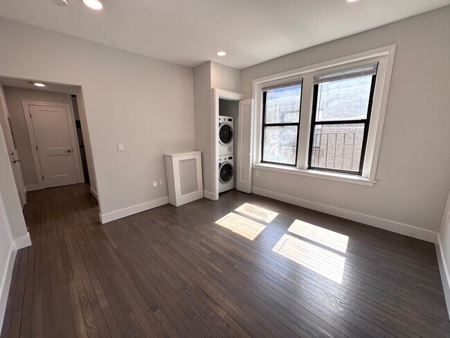 Foto del edificio - RENOVATED AND SUNNY STUDIO IN FENWAY WITH LAUNDRY IN-UNIT
