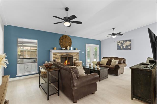 Foto del edificio - 2113 Victoria Rd