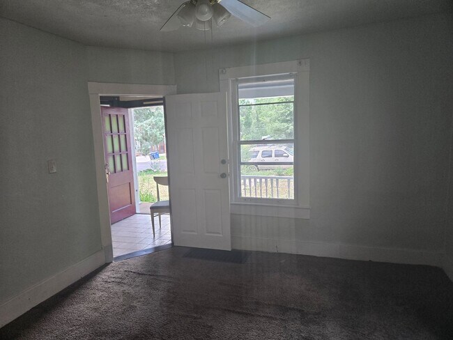 Foto del edificio - 627-629 E. Boulder Street
