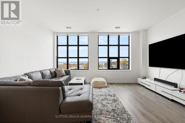 Building Photo - 21 Matchedash St S