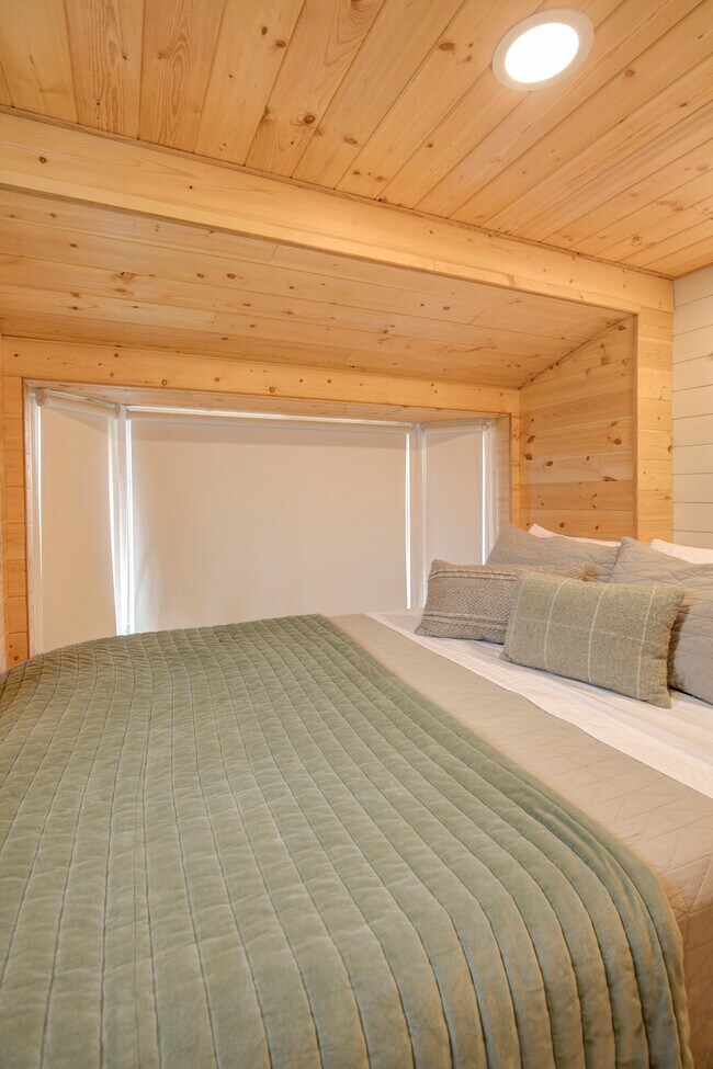 Foto del edificio - 1757 SR 105