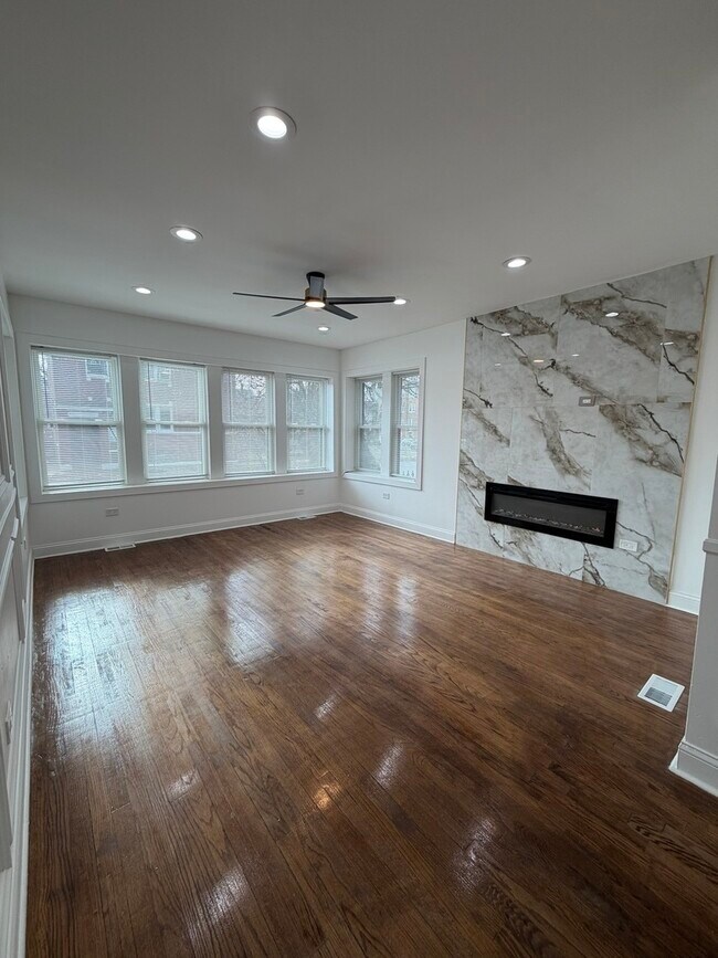 Foto del edificio - 1048 W Marquette Rd