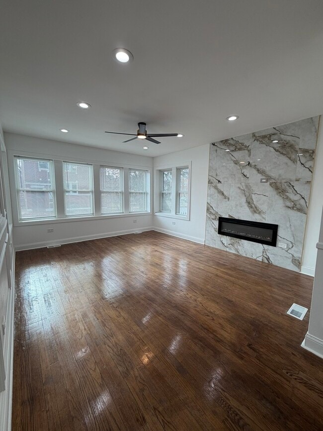 Building Photo - 1048 W Marquette Rd