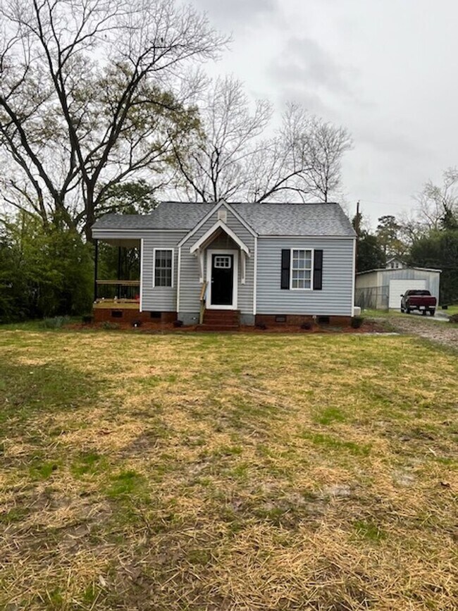Foto del edificio - Newly-RENOVATED 2/2 House in a prime location!