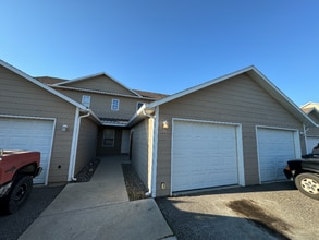 Building Photo - 1013 N River Rock Dr
