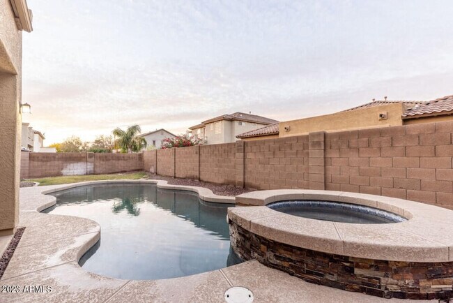 Foto del edificio - 20244 E Silver Creek Ln