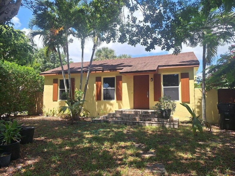 Primary Photo - 1213 S M St