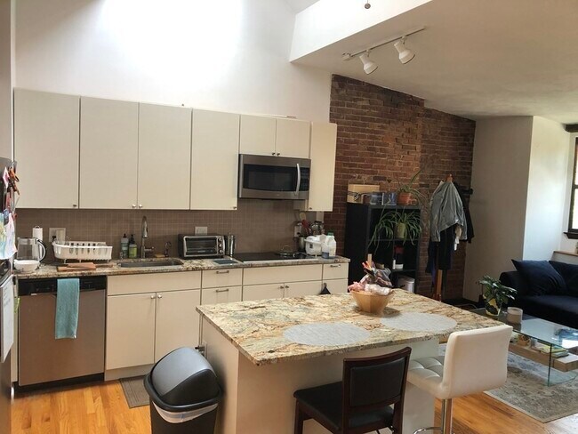 Foto del edificio - 406 Columbus Ave