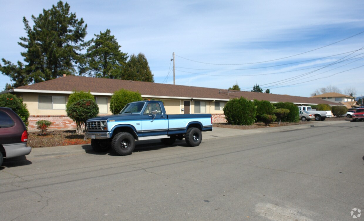 Foto del edificio - 471-481 Arrowood Dr