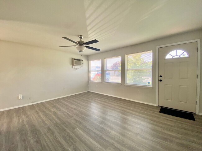Foto del edificio - Updated Selah Home with Large Yard