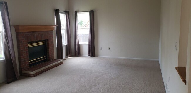 Building Photo - Fantastic Indian Creek Neighborhood home f...
