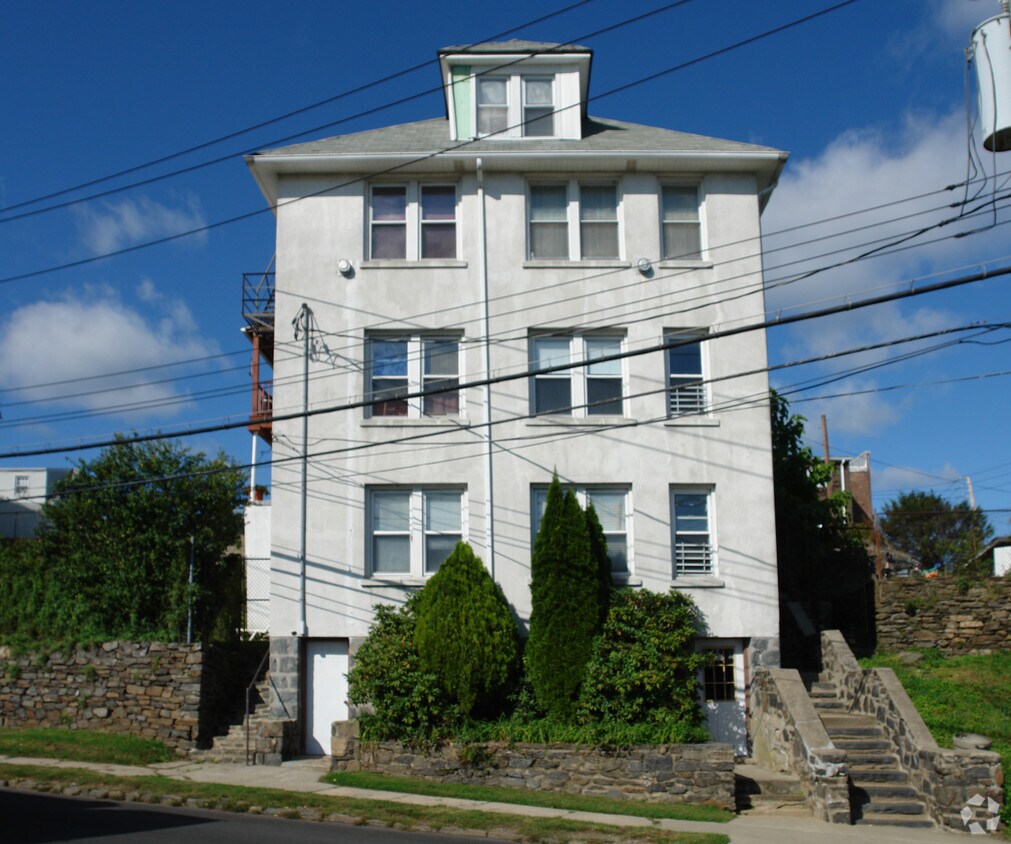 Foto del edificio - 44 Ryan Ave