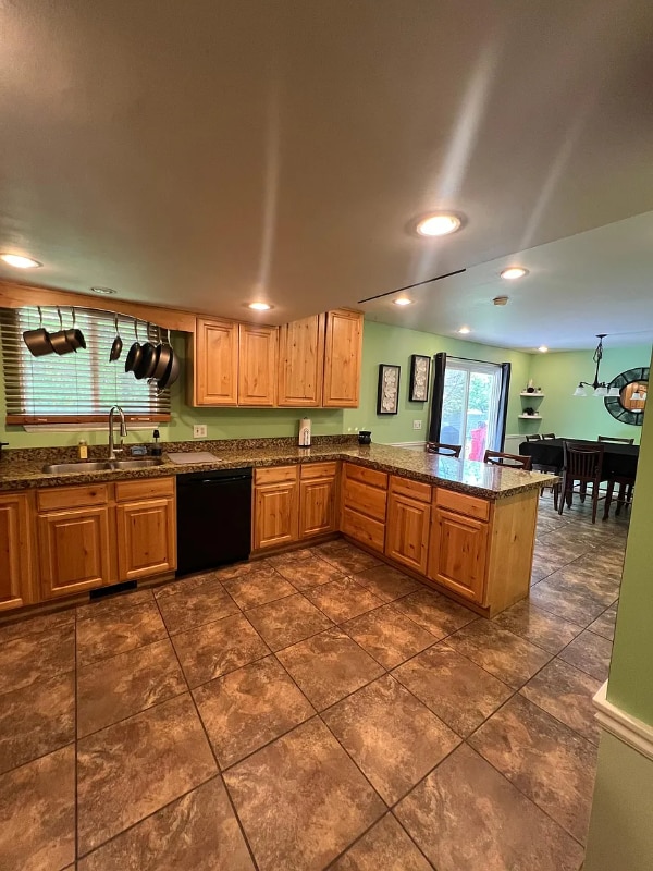 Building Photo - 5545 Hew Wood Dr