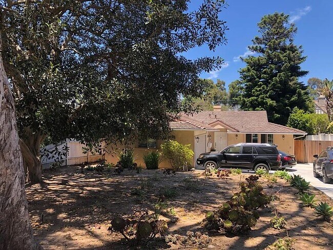 Foto del edificio - 3329 Palos Verdes Dr N