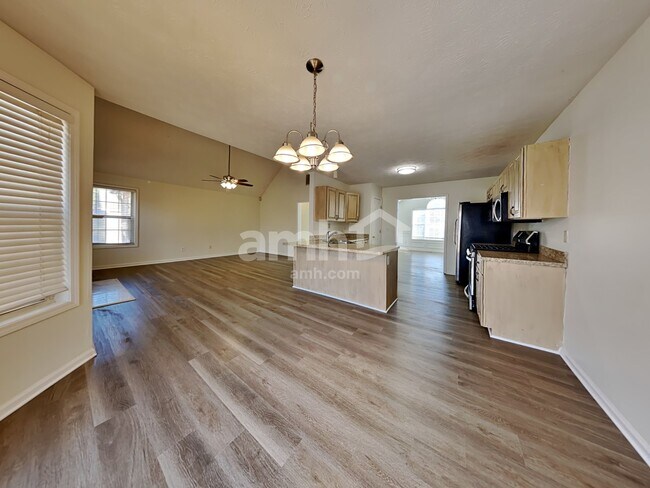 Foto del edificio - 223 Eagle Glen Way