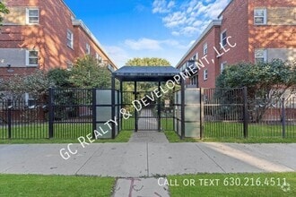 Building Photo - 6429 N Damen Ave
