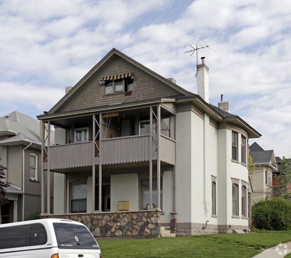Primary Photo - 887 1st Ave