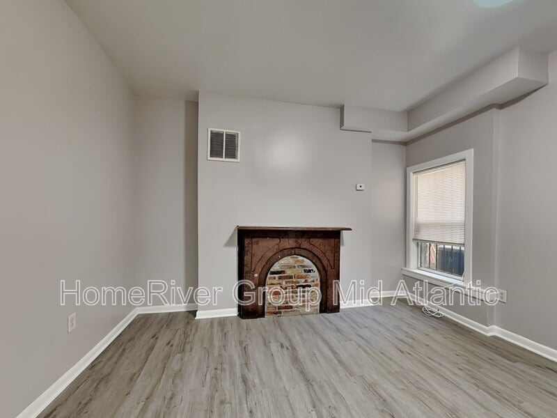 Primary Photo - 702 Dolphin St