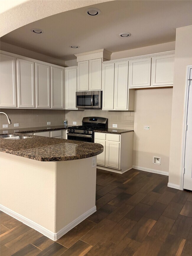 Foto del edificio - 14915 Silver Br Trl