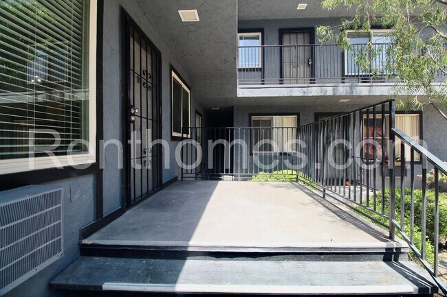 Foto del edificio - 8150 Lemon Ave