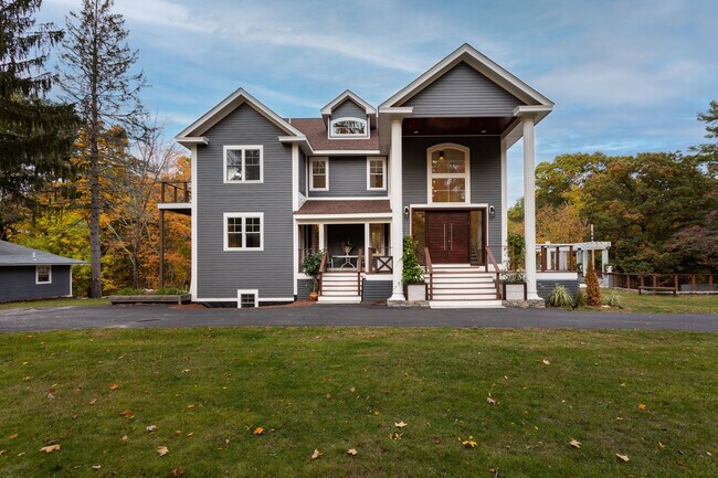 Building Photo - 25 Breakneck Hill Rd