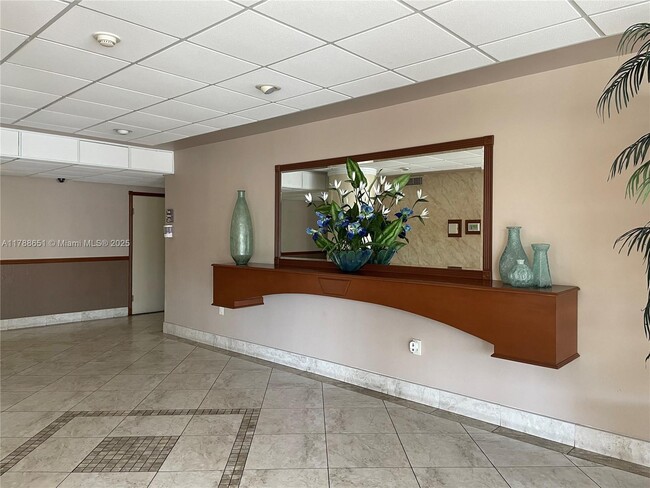 Foto del edificio - 2841 NE 163rd St