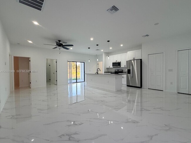 Foto del edificio - 2706 72nd St W