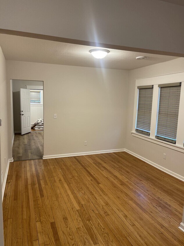 Dining room to kitchen - 1104 W Chambers St