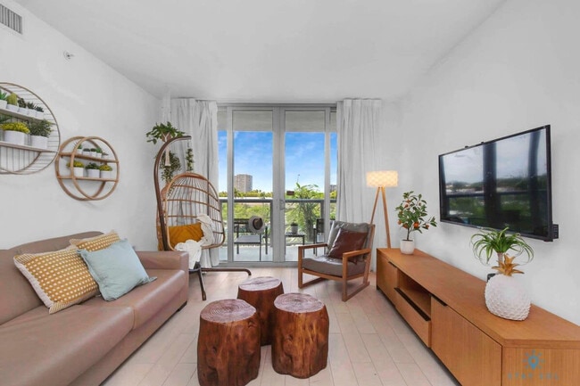 Building Photo - 2602 E Hallandale Beach Blvd