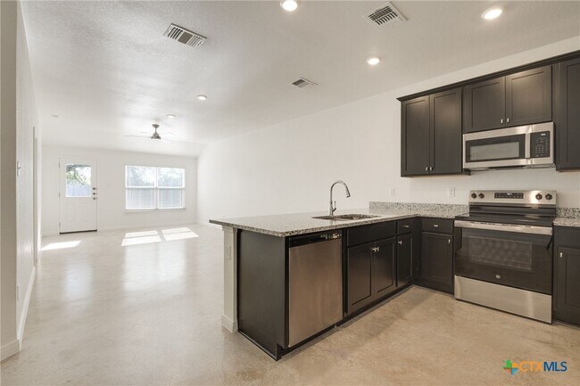 Foto del edificio - 910 Wax Myrtle Ct