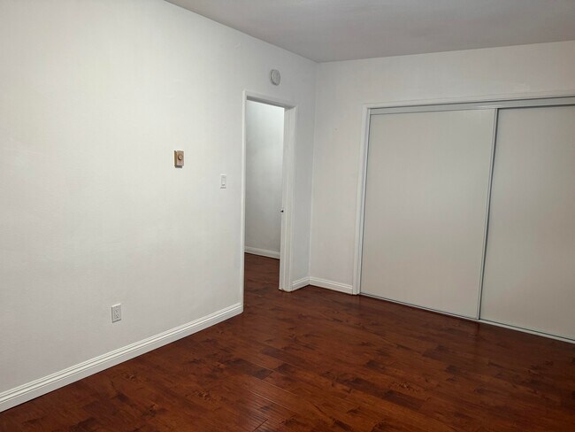 Foto del edificio - 2422 Huntington Ln