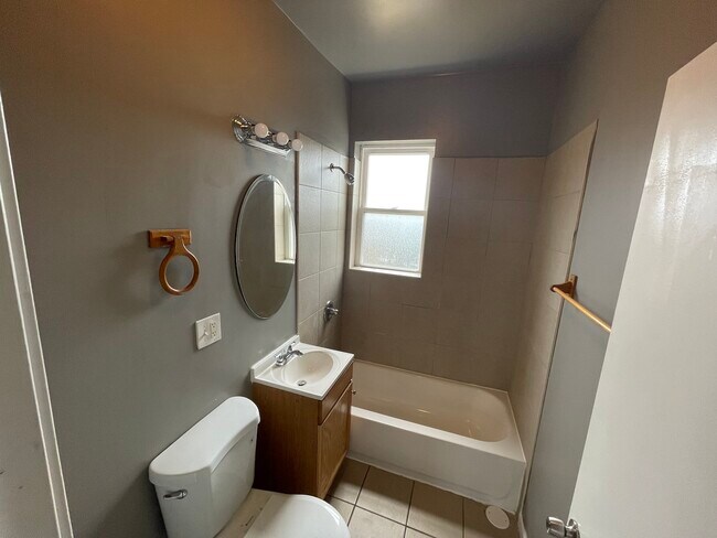 Building Photo - 1854 South Central Park Avenue, Unit 1852 ...