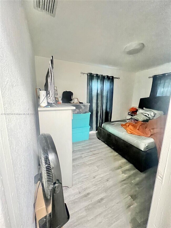 Foto del edificio - 1524 NW 15th St