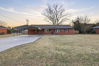 Building Photo - 2610 Hill Dr Cir