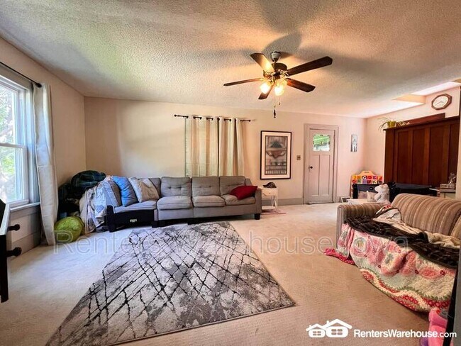 Foto del edificio - 7617 Hoover St