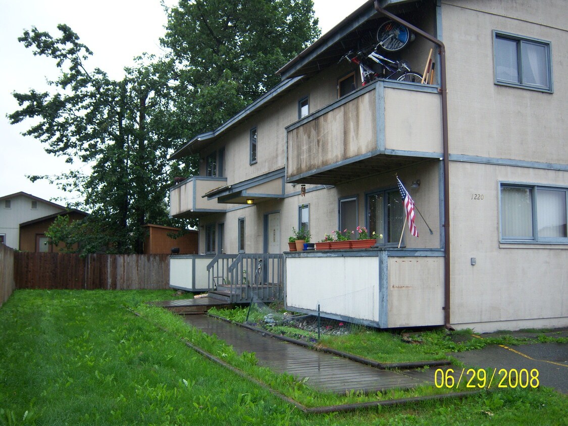 Primary Photo - 1220 Balfour Dr