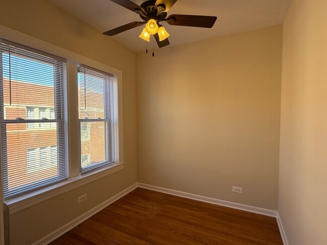 Building Photo - 1343 W Touhy Ave