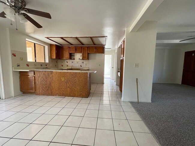 Building Photo - Four Bedroom Two Bathroom Home in Hemet!