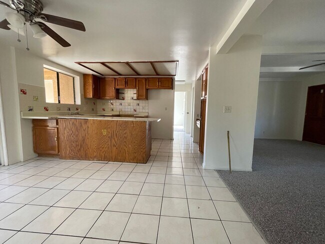 Foto del edificio - Four Bedroom Two Bathroom Home in Hemet!