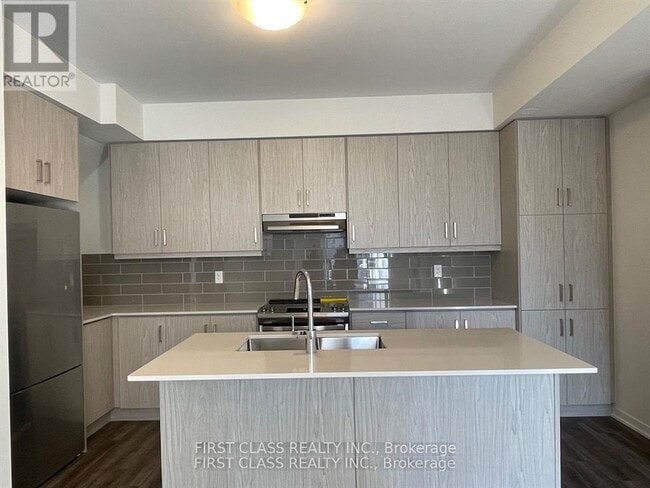 Building Photo - 11-111 Almond Blossom Mews